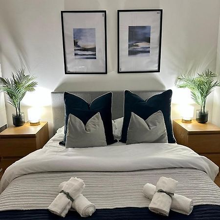 Retreat To A Stylish Ensuite In Londres Extérieur photo