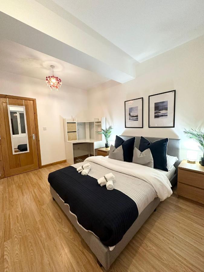 Retreat To A Stylish Ensuite In Londres Extérieur photo