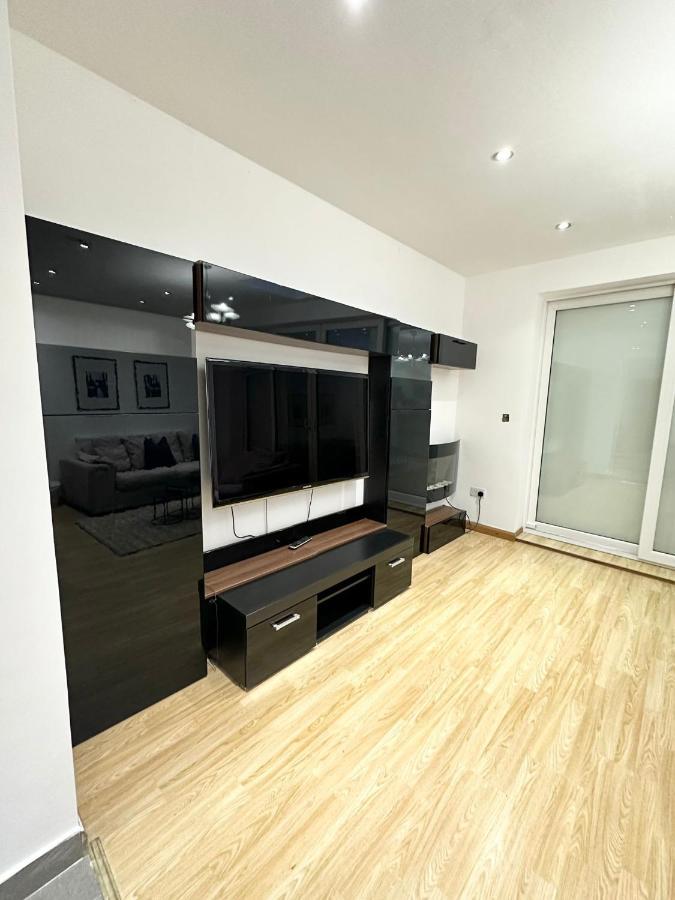 Retreat To A Stylish Ensuite In Londres Extérieur photo