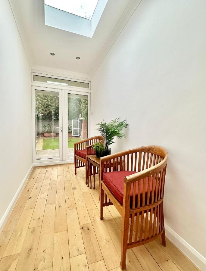 Retreat To A Stylish Ensuite In Londres Extérieur photo
